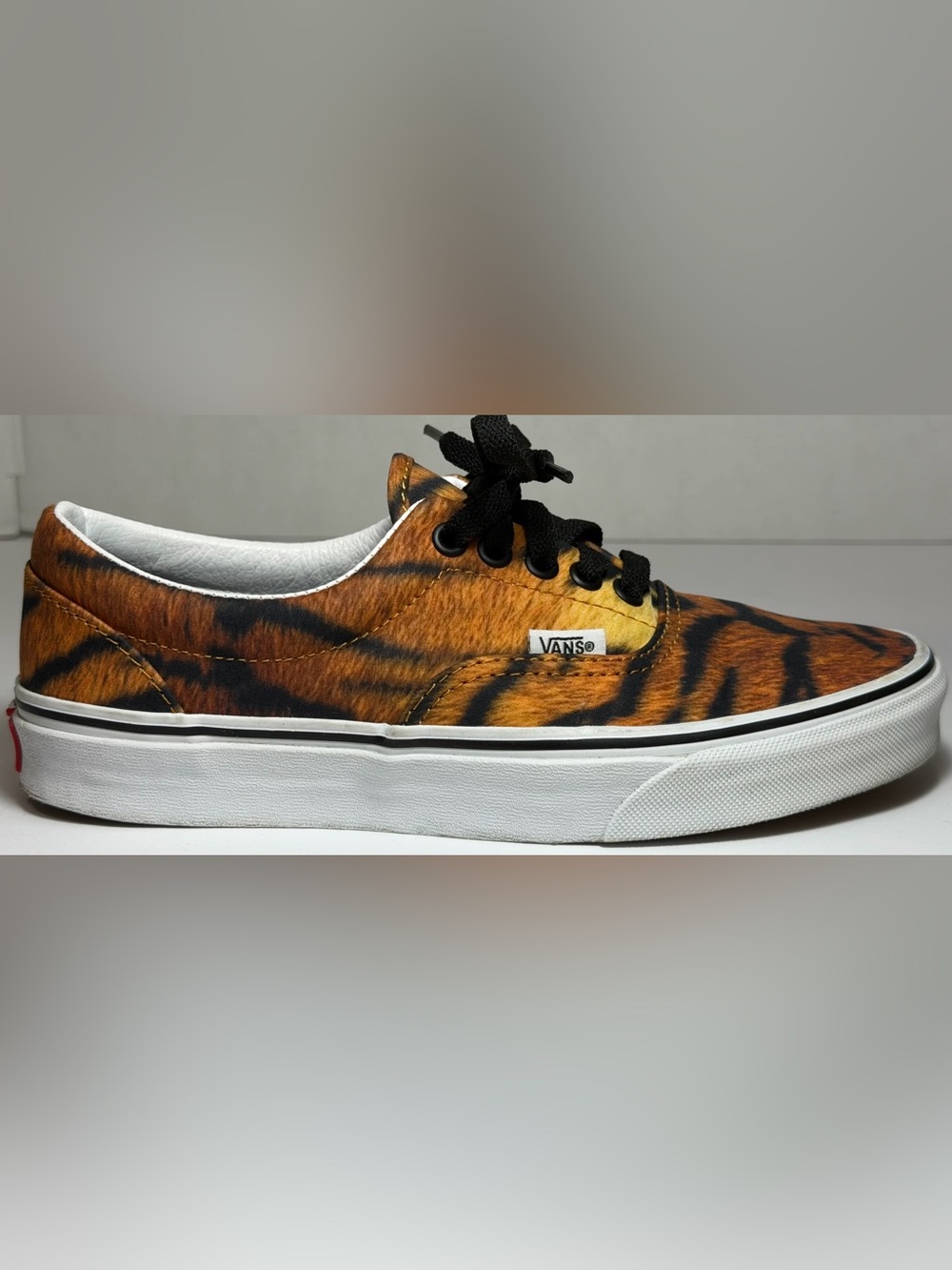 🆕 Unisex Vans Era Year of the Tiger Sneakers - W8 / M6.5